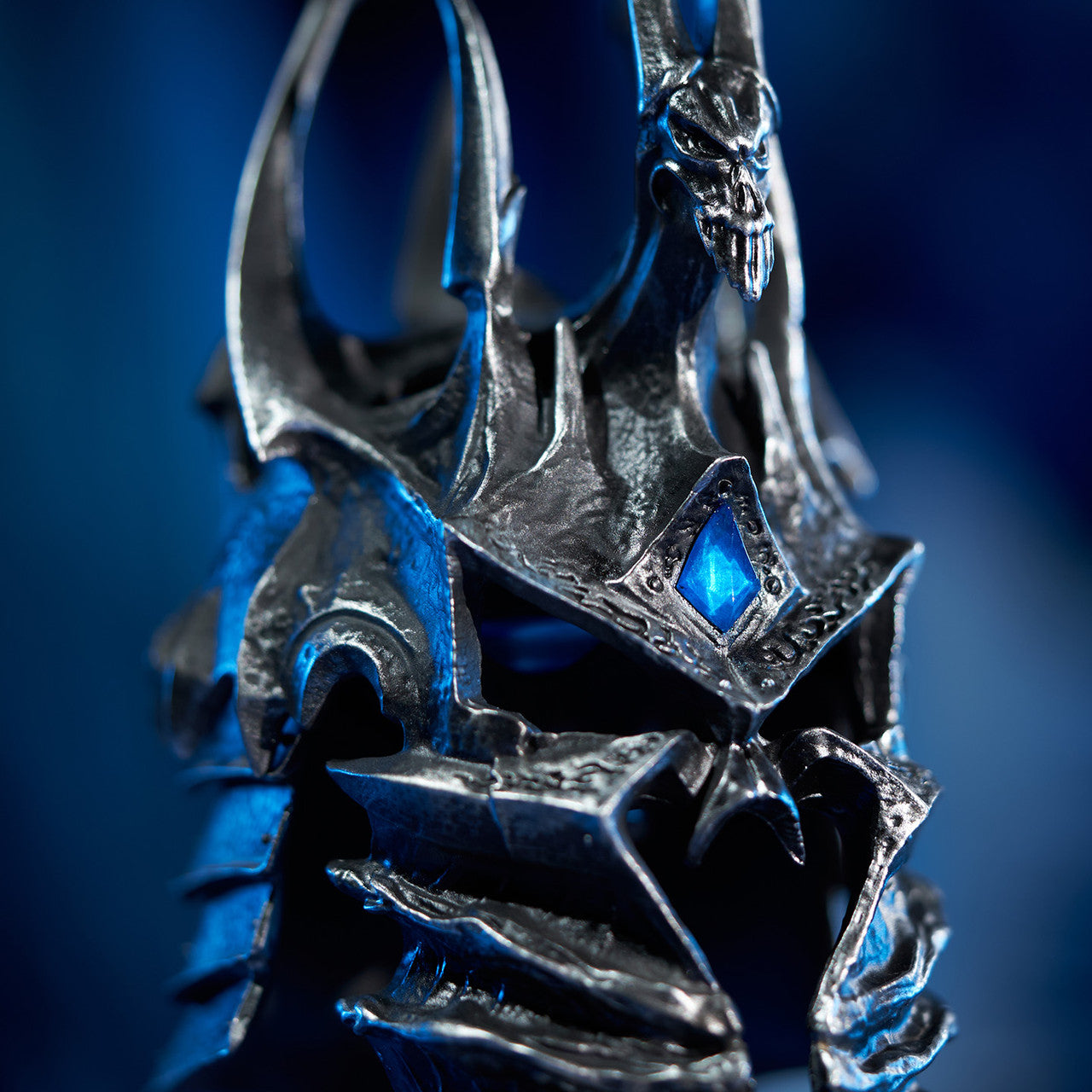 [Pre-Order] Blizzard Entertainment - World of Warcraft - Helm of Domination Metal Replica Desktop Ornament BLZ011 (Licensed)