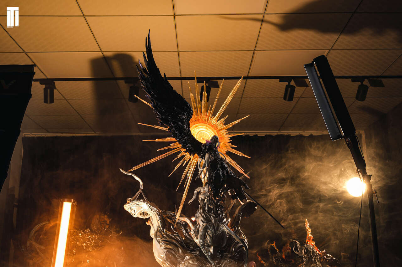 [Warehouse in Stock] Iron Curtain Studio - Statue - Final Fantasy VII Anniversary collection Supreme Collection series Sephiroth